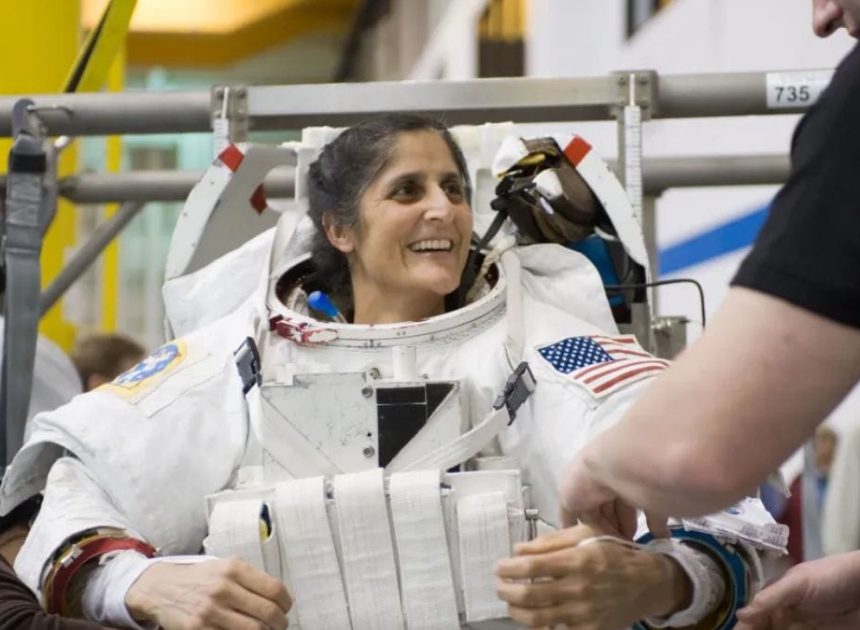 Sunita Williams Hasses Waves Jews He returned to home 286 days later